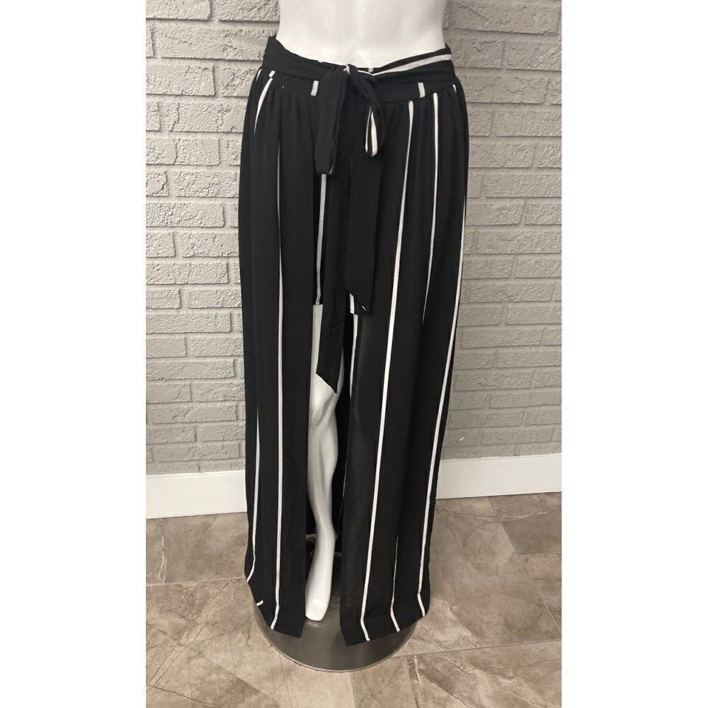 Haute Monda Black & White Striped Shorts Size M